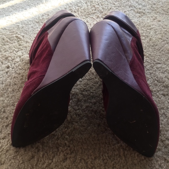 Like New - Shoemint Candy Wedge Bootie in Wine - Picture 5 of 7